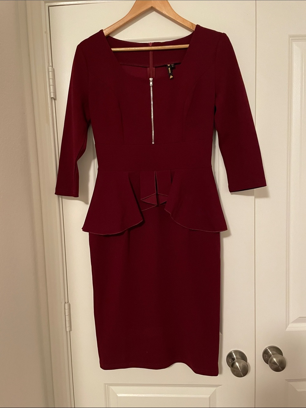 Miusol Burgundy Peplum Sheath Dress with Front Zip M